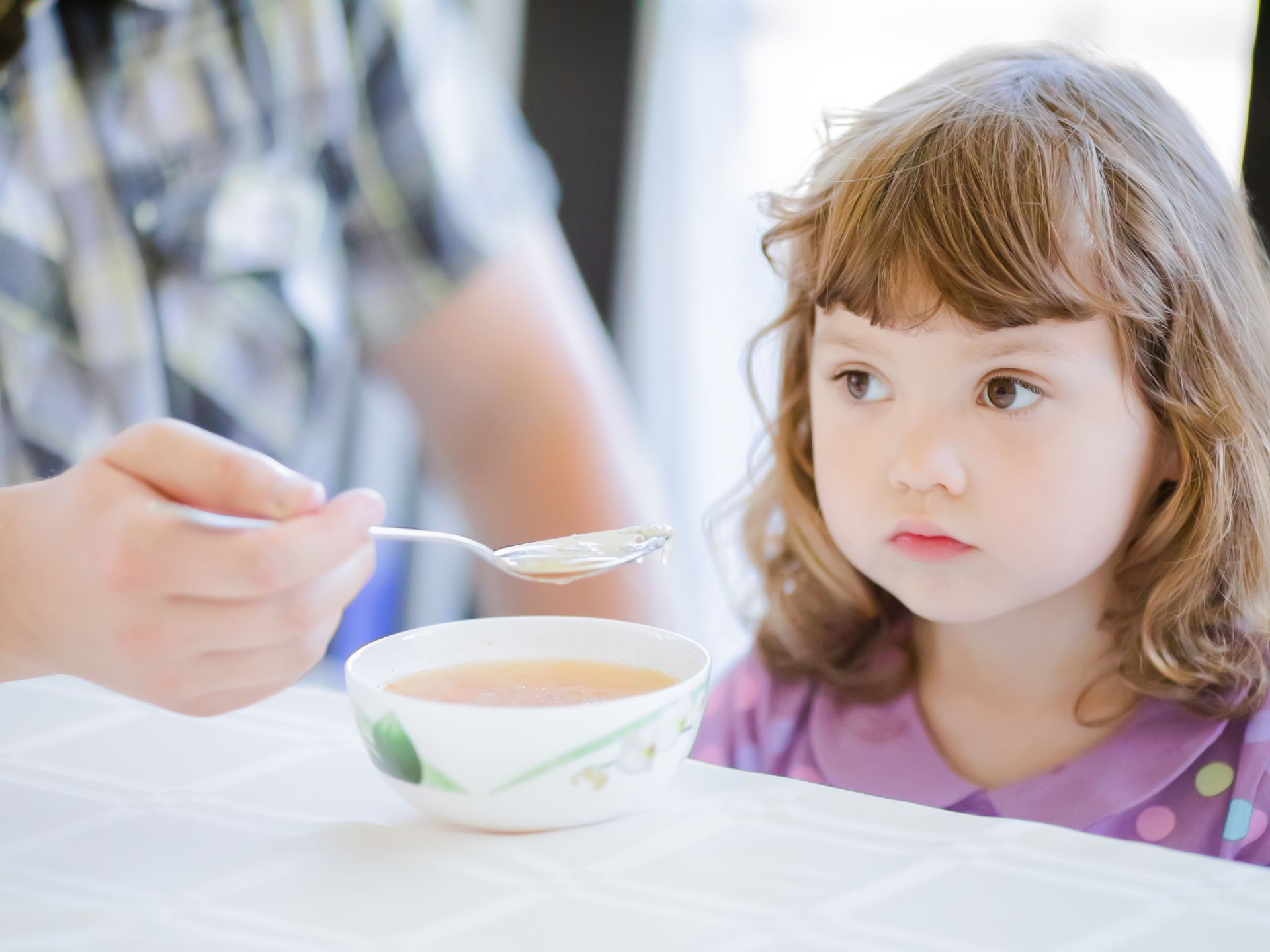 Picky-Eating bei Kindern: Was das ist und was Eltern tun können